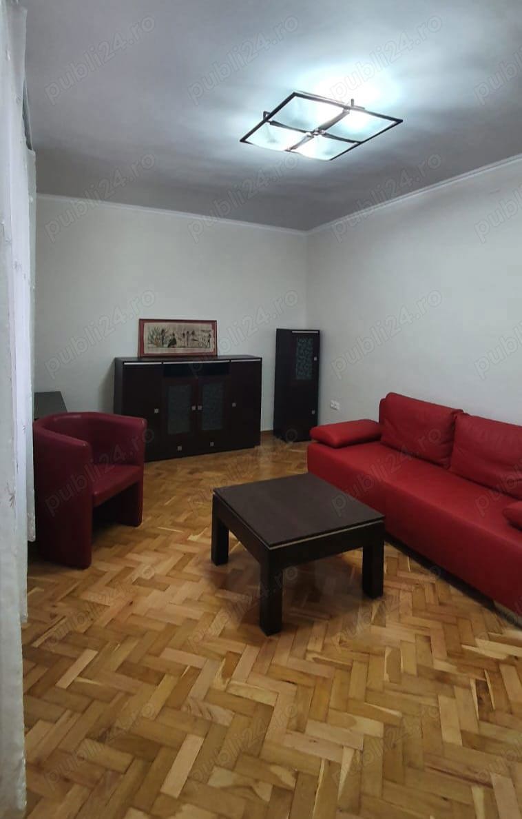 Apartament cu trei camere în bloc tip vila 