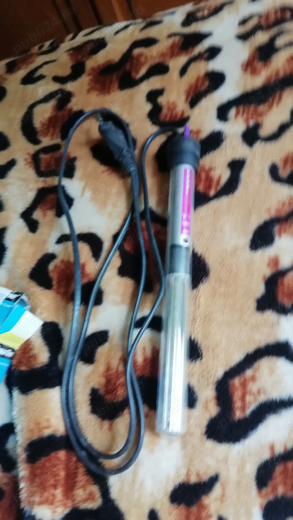 Vând acvariu cu accesoriu Vând acvariu cu accesoriu