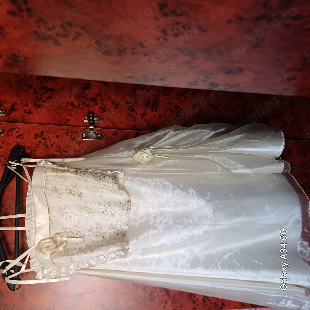 Vând rochiță de gala pentru fete 