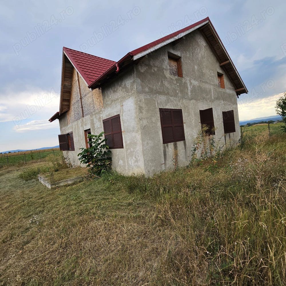 Vila si teren de 2000 mp intravilan zona Costisa