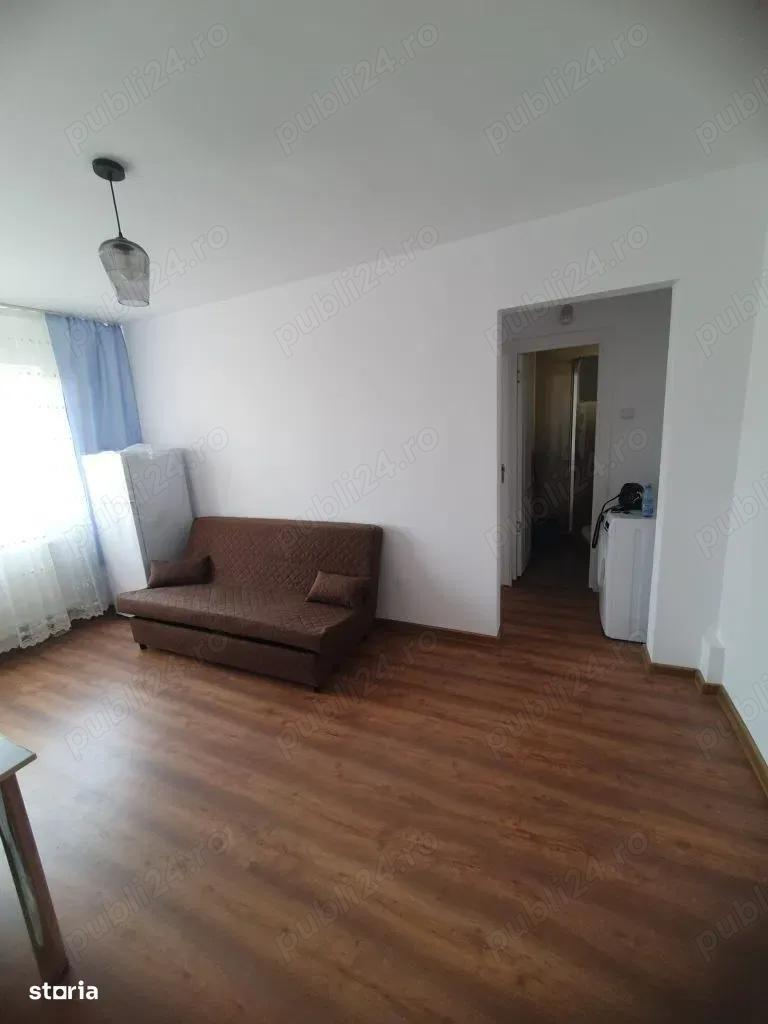 Vând apartament 3 camere în Micro 21