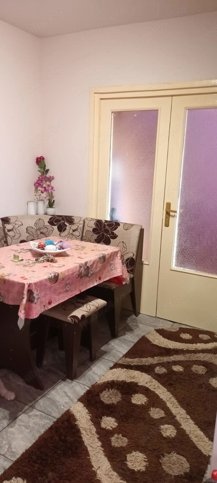 Vand apartament 3 camere Dâmbu Pietros