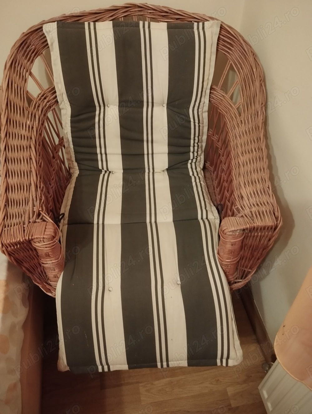 Masa și 2 fotolii din ratan