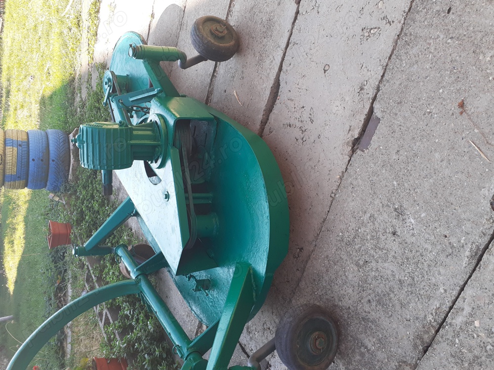 Tocator de resturi vegetale 