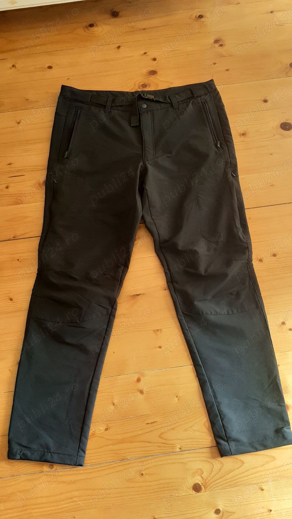 Vand pantaloni de drumetii,lucru!