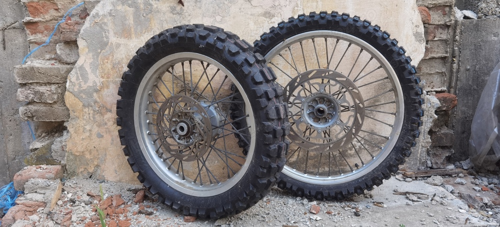 Roti enduro cu cauciucuri noi KTM 640 LC4