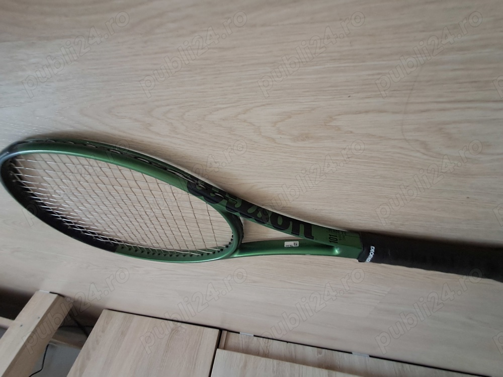 Vând rachetă de tenis de câmp Wilson 