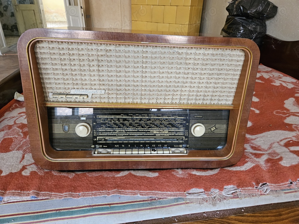 Radio vintage cu lampi tuburi