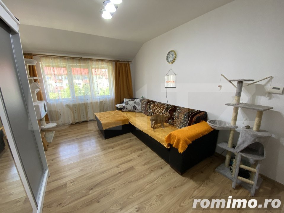 Apartament cu doua camere, bucatarie spatioasa si baie