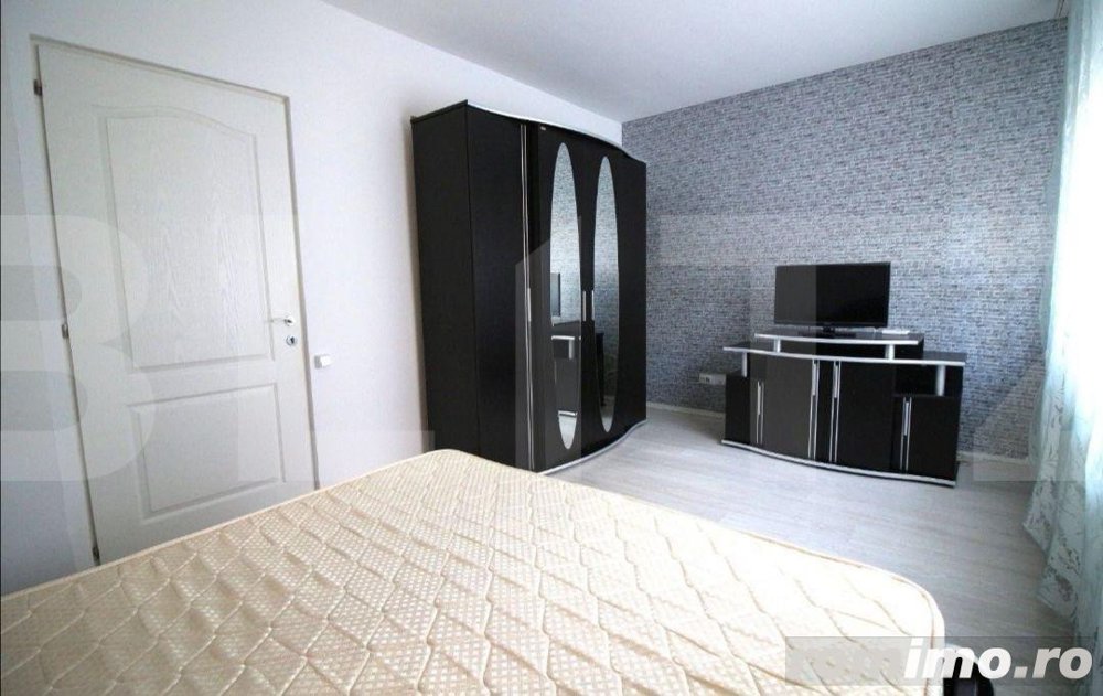 Apartament cu 2 camere decomandate, parcare, Zona Vivo 