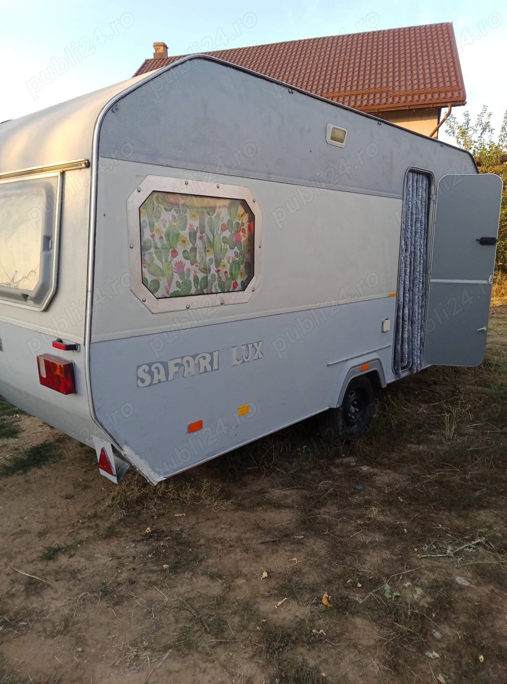 Rulotă superbă perfectă de vacanțe 