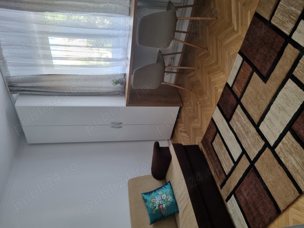 Proprietar inchiriez ap LUX 3 camere centru