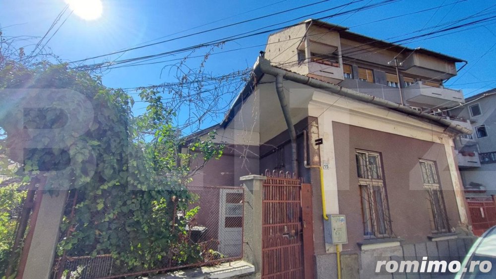 Casa renovabila, 54 mp, teren de 223 mp, curte comuna, zona Horea