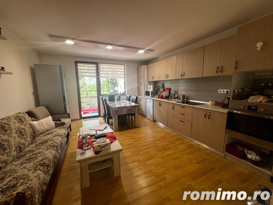 Apartament 3 camere ,zona Mărul de Aur ,Victoriei 