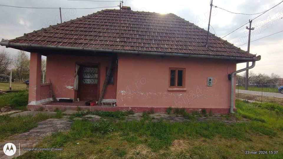 Seini ,casa veche ,zona excelenta intre vile ,cu14 ari teren