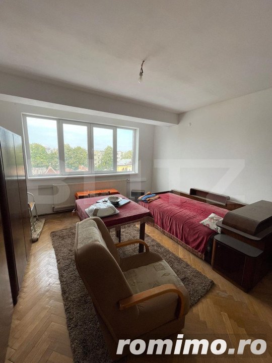 Apartament 3 camere decomandate, 86 mp, boxa, zona Hale