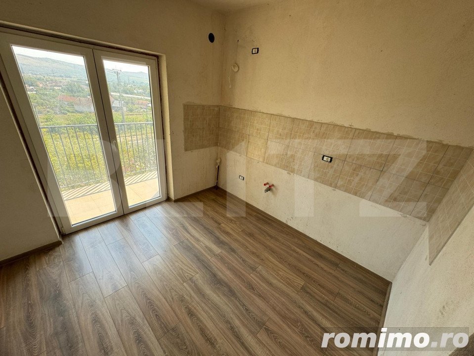 Apartament 3 camere, 80 mp, curte si garaj, Micro