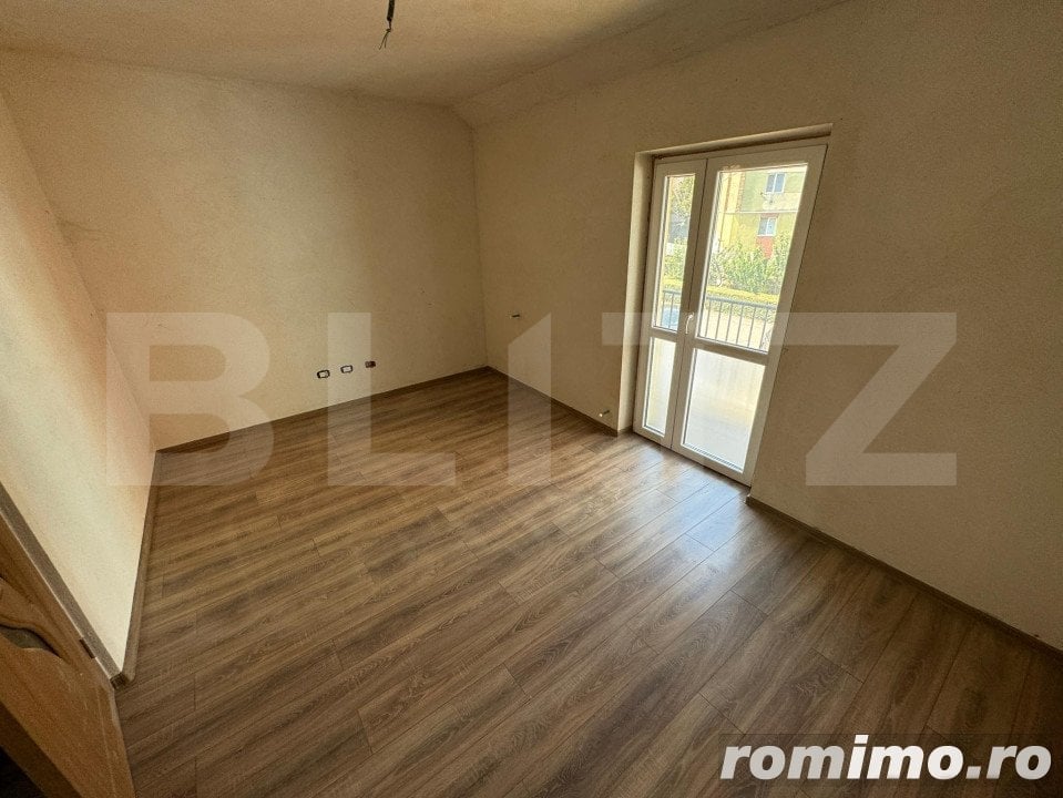 Apartament 3 camere, 80 mp, curte de 145 mp si garaj, Micro