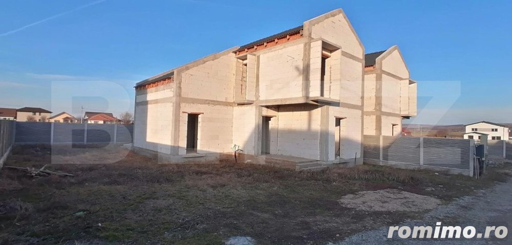 Casa la rosu 120 mp utili 4 dormitoare - 3 dressinguri - 3 băi in Oarda de Jos