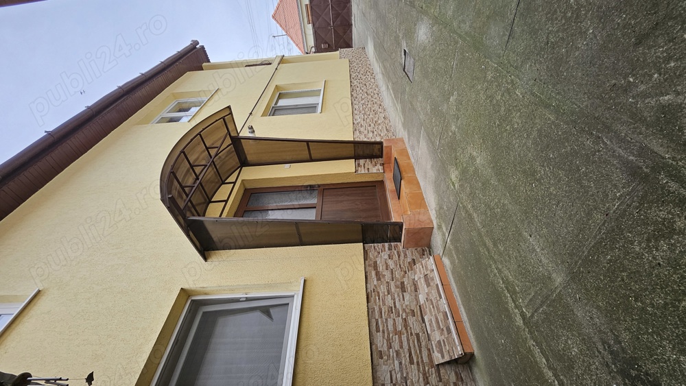 Casa de vanzare cu 5 camere, singur in curte, cartier Turnisor str DD Rosca 