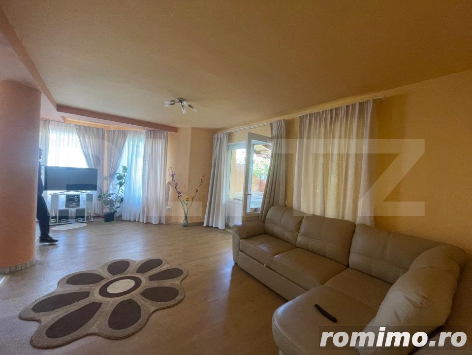 Casă de vânzare 5 camere, cu o suprafață 250 mp, zonă liniștită