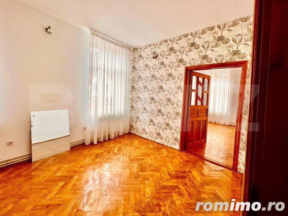 Investiție! Apartament 4 camere, 2 băi, 2 parcări, 2 beciuri Ultracentral