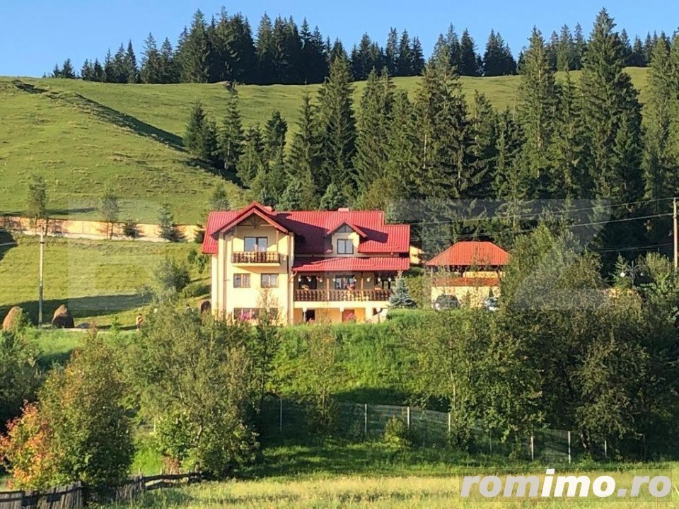 Casa cu destinatii multiple, 8900 mp teren, Vatra Moldovitei