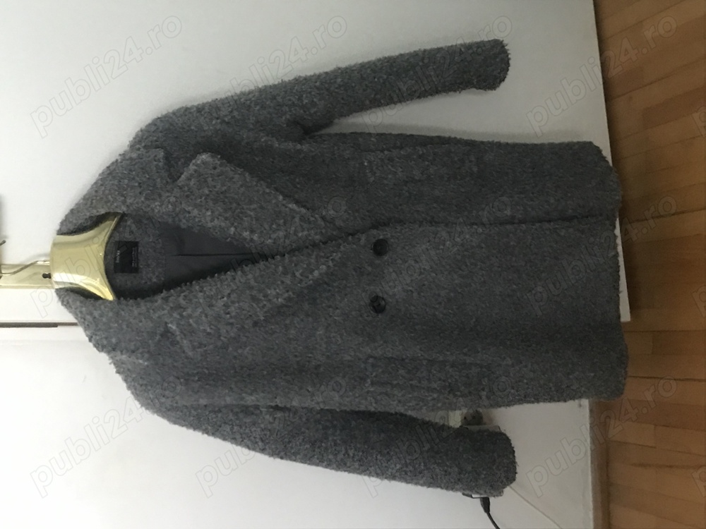 Vând palton de toamnă gri Bershka