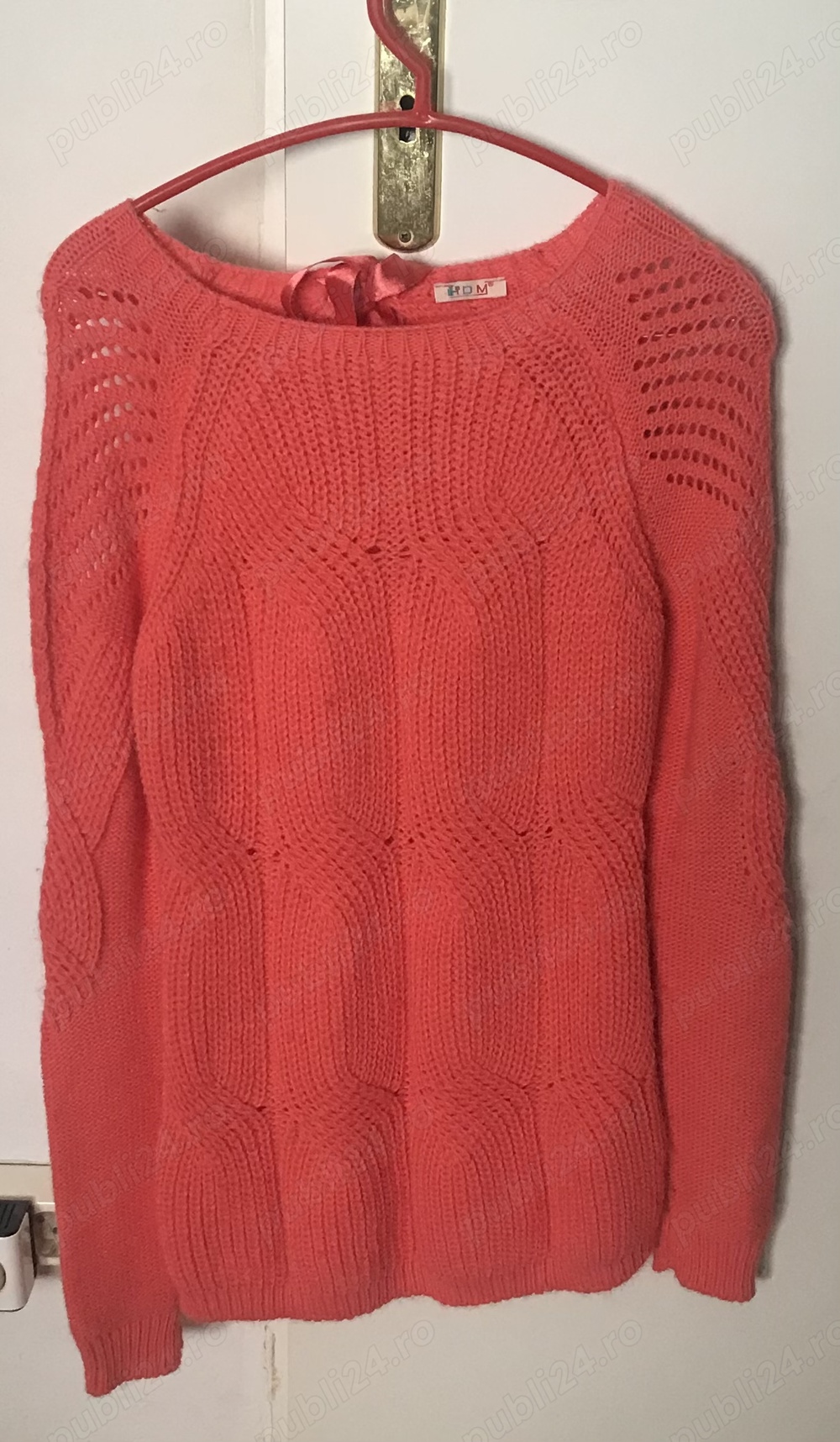 Vând pulover tricotat corai