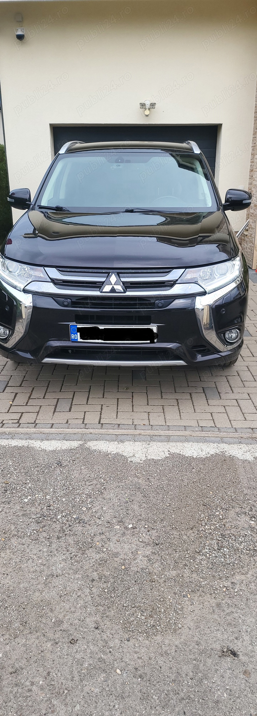 Plugin Mitsubishi Outlander PHEV  2016 black pearl