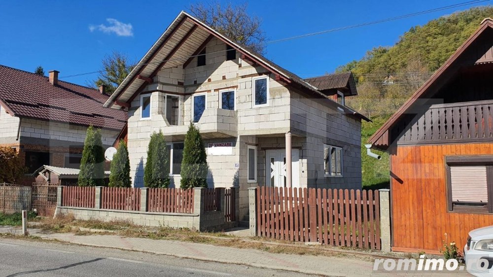 Casa P+M de aprox.140 mp, cu 10 ari livada de pomi si 1,5ari de gradina in Nepos 