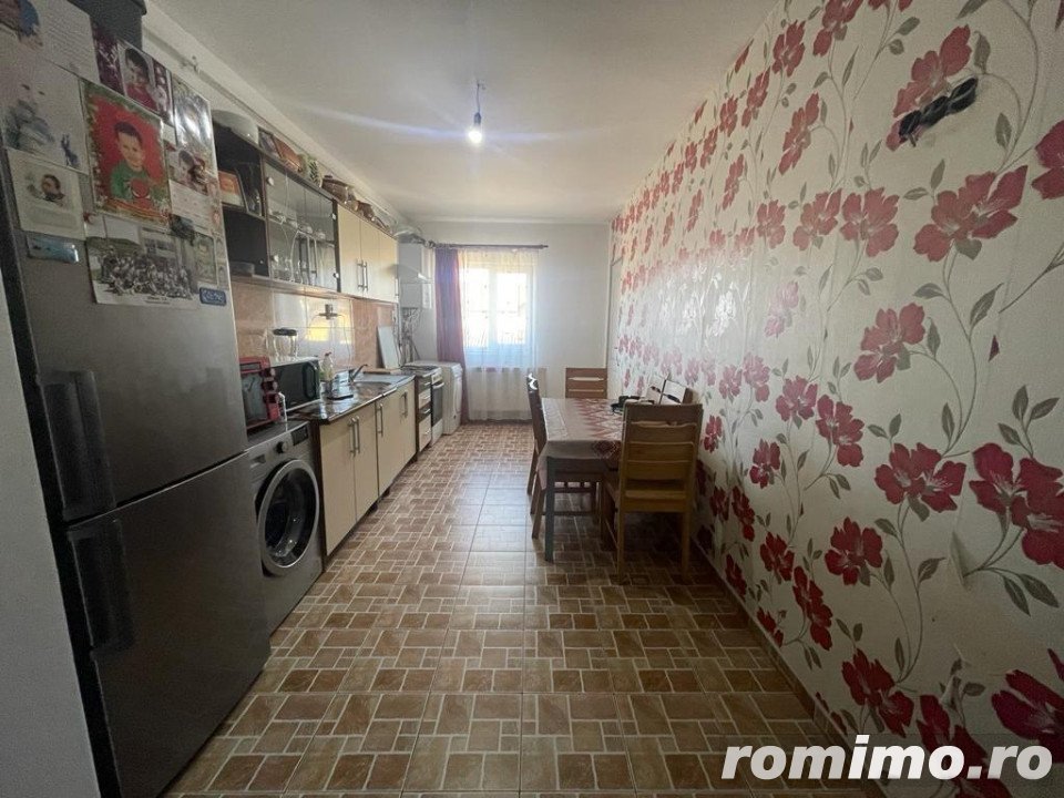 Apartament 3 camere, 64 mp, etaj intermediar, zona Florilor 