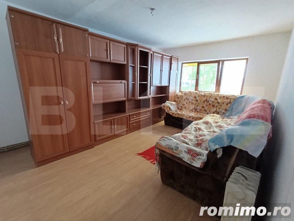 Apartament 3 camere, decomandat  cu balcon 