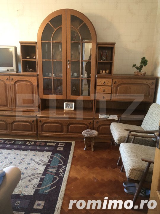 Apartament de vanzare  3 camere zona  Carpati 1 , etaj 3 /4