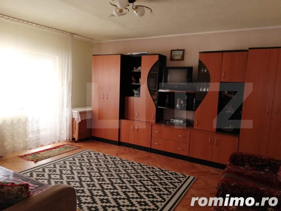 Apartament cu 3 CAMERE, 2 BAI , Micro 16, bloc cu acoperiș