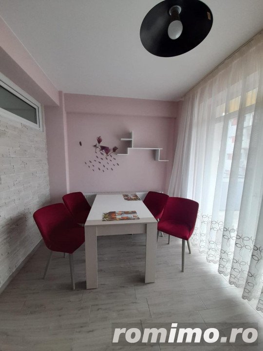 Apartament 3 camere, terasa 25 mp, parcare, zona Vivo 