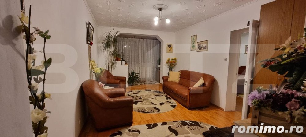 Apartament 3 camere, zona Solidaritatii , cu acoperiș