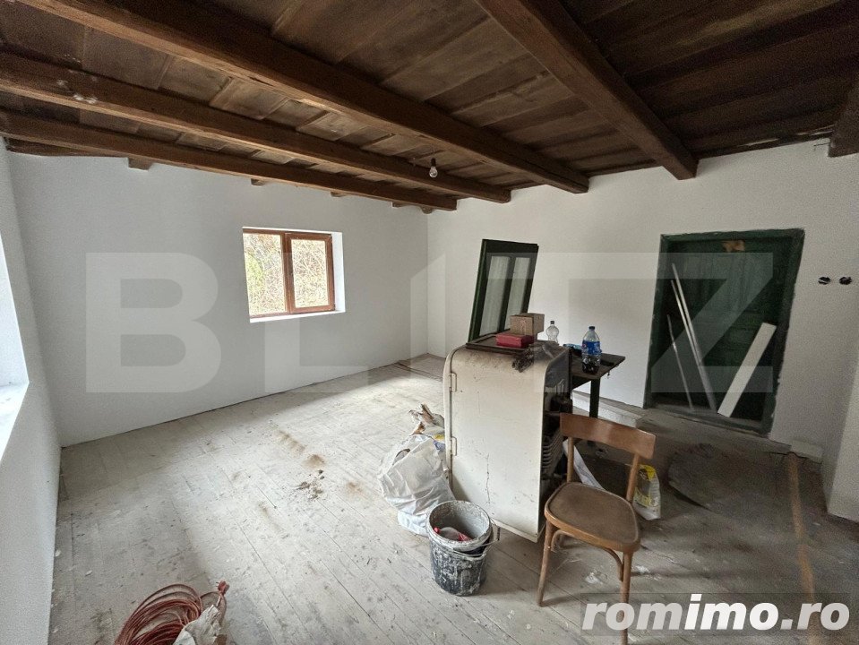 Casa 2 camere, foisor , teren 5900mp 