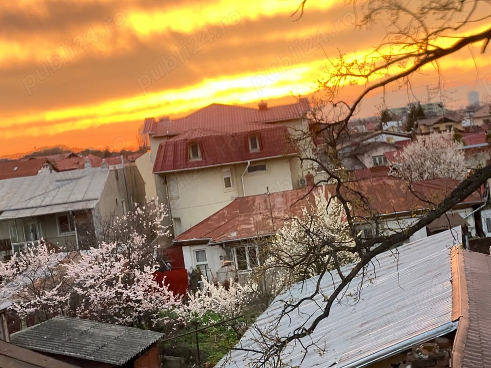 De închiriat apartament două camere l  mansardă 