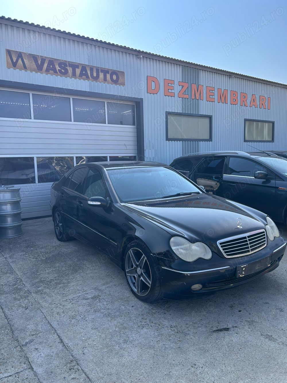 Dezmembram Mercedes-Benz C CLASS – C180 (W203), 2.0b tip motor 111.951 an 2000-2002 129CP