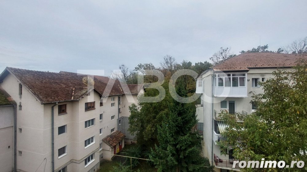 Apartament de vanzare 3 camere balcon si pivnita 60 mp Valea Aurie