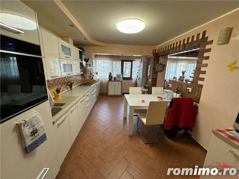 Apartament 3 camere, etaj 2, zona ultracentrala, renovat complet