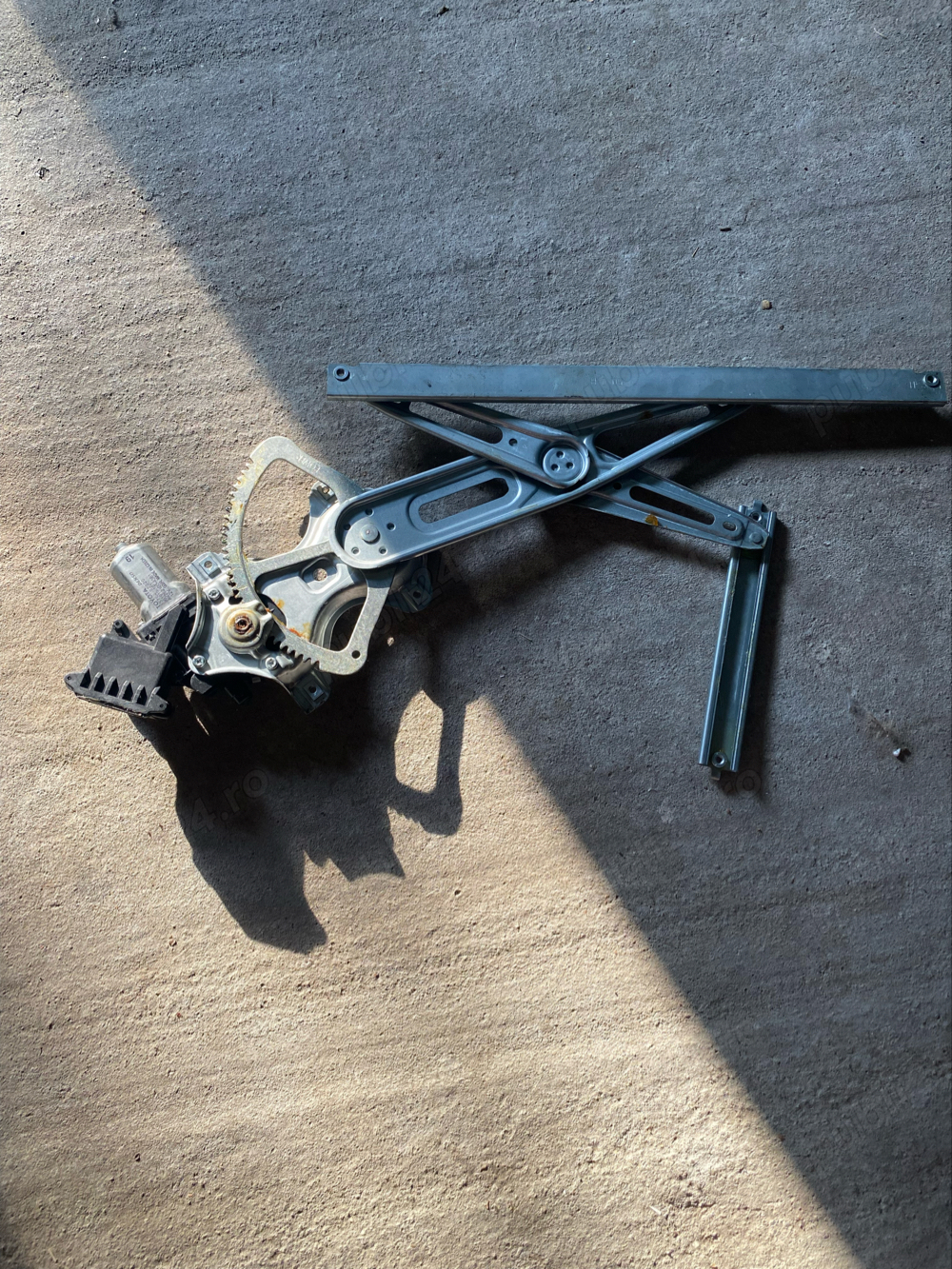 macara toyota avensis