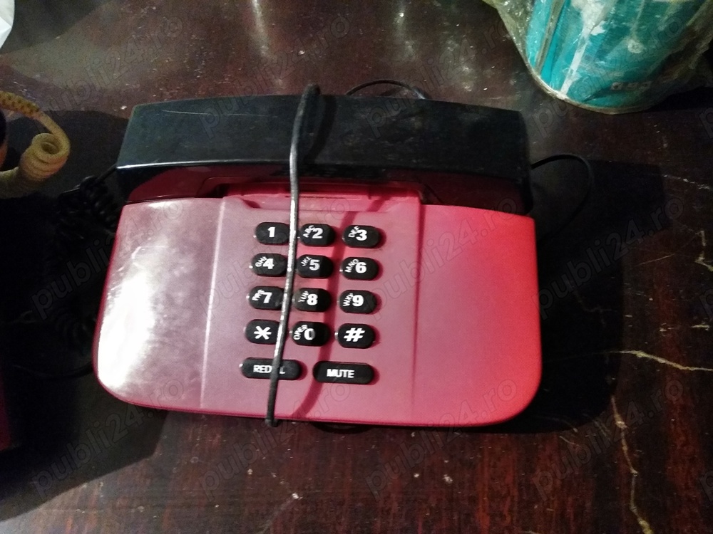 Telefon fix vintage cu rozeta, telefon cu butoane