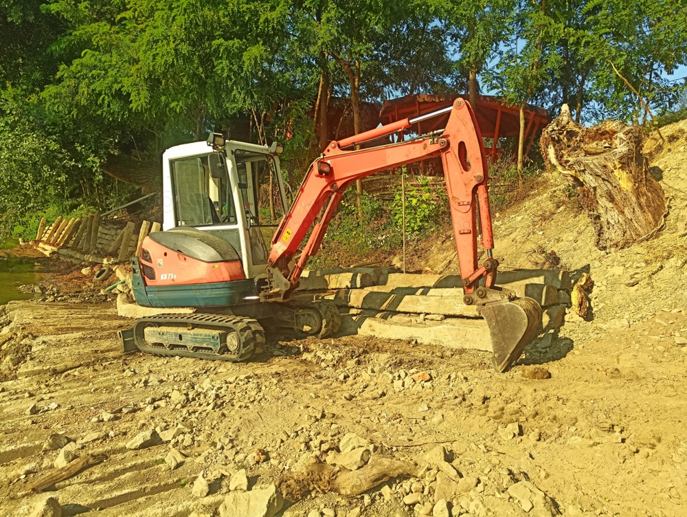 Miniexcavator 3 tone de închiriat