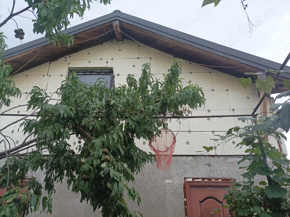 Vând casă în Câmpina la prețul de 170.000.