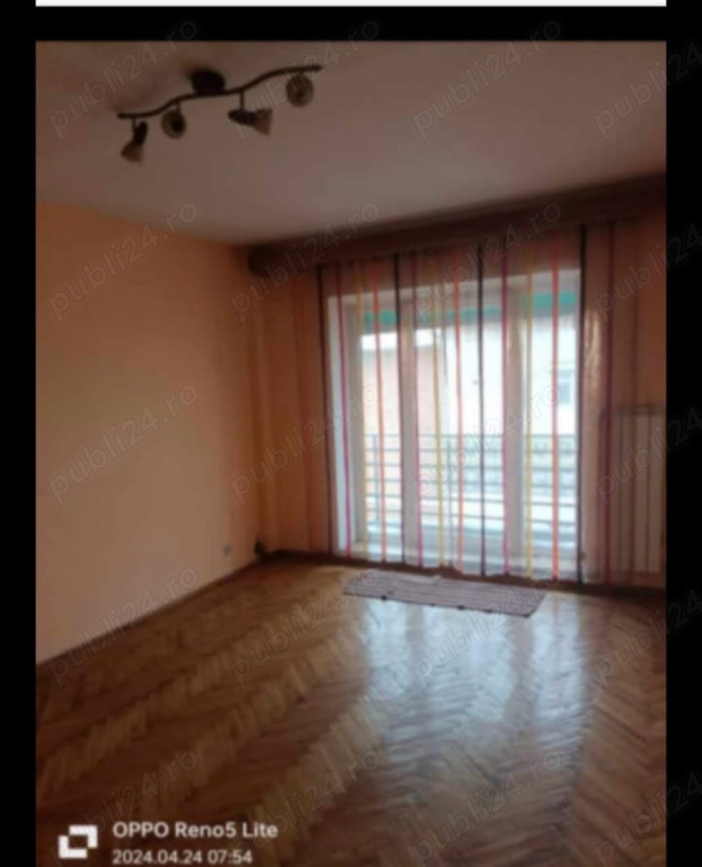 Vand apartament 3 camere decomandat