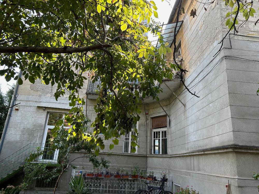 De vanzare cladire istorica in zona Baile Neptun-Traian, subsol, parter si etaj