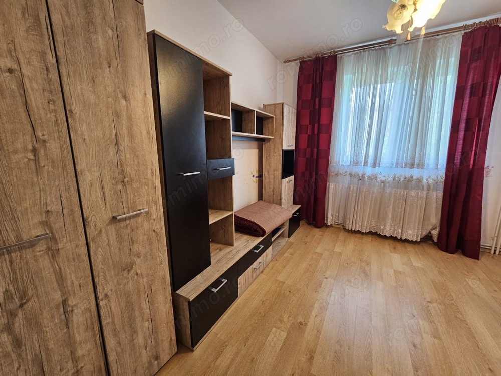 Apartament de vanzare sau inchiriere,zona Piata 