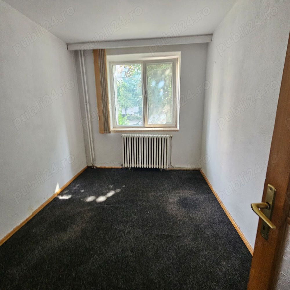 Apartament 3 camere de vânzare - Zona Mărăței, etaj parter